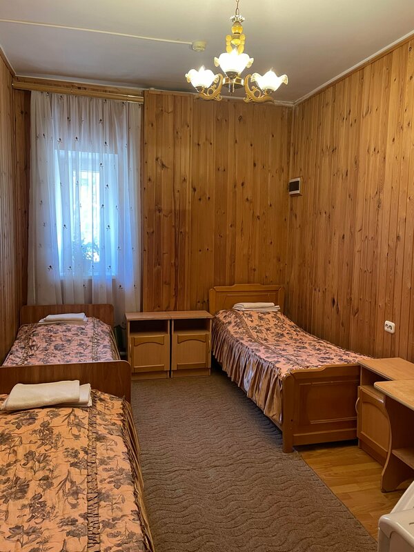 Вертикаль — Семейный номер с душем, фотография 4